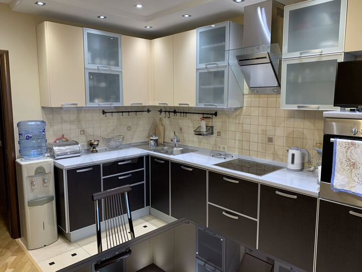 4-к. квартира, 121 м², 9/10 эт.
