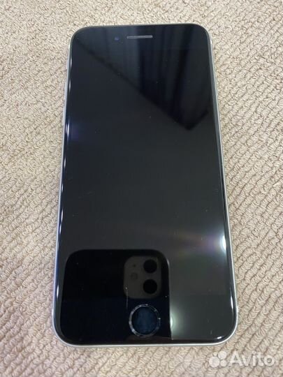iPhone SE, 64 ГБ