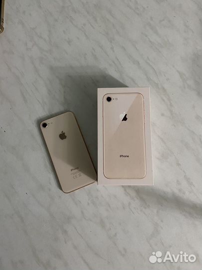 Телефон iPhone 8