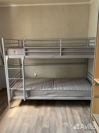Кровать двухьярусная