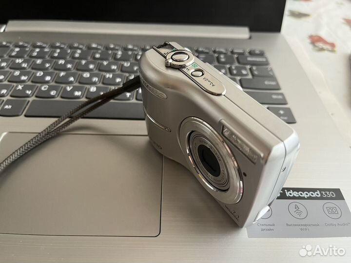 Компактный фотоаппарат olympus FE-210 работает