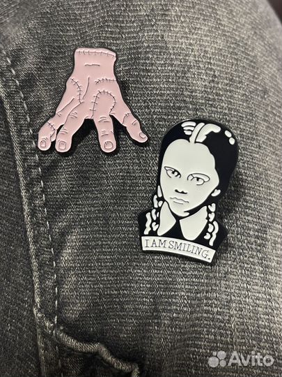 Значок Вэнсдей и вещь