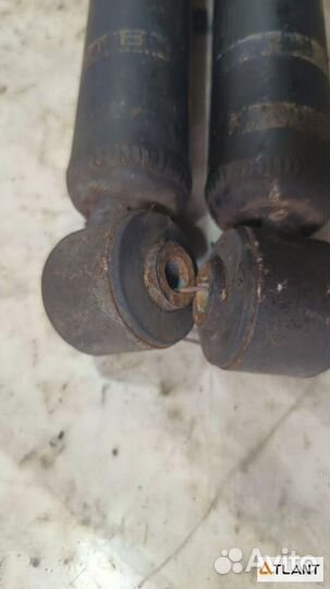 Амортизатор задний toyota aqua