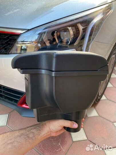 Подлокотник на kia rio 4 Solaris 2