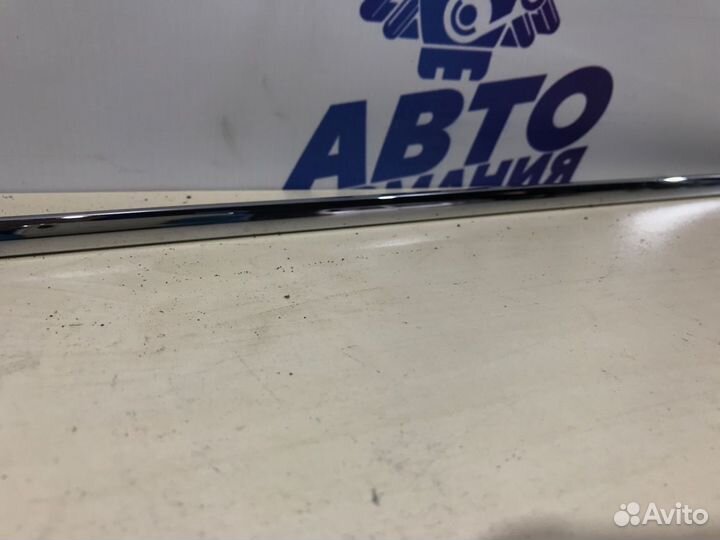 Молдинг двери передний правый Mercedes C200 W204