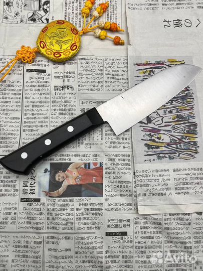 Кухонный нож Сантоку от Kai