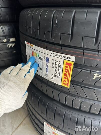 Pirelli P Zero PZ4 315/35 R22 и 275/40 R22