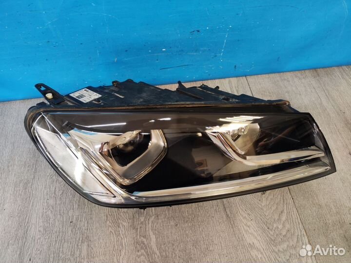 Фара правая Volkswagen Touareg 2014-2018