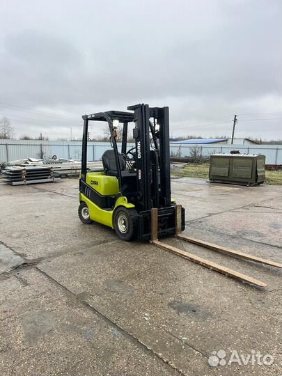 Вилочный погрузчик Clark C15D, 2012