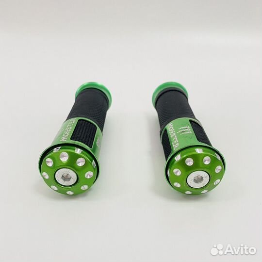 Ручки руля пластиковые зеленые с надписью monster