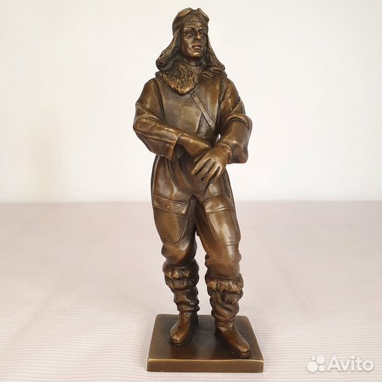Статуэтка из бронзы Летчик