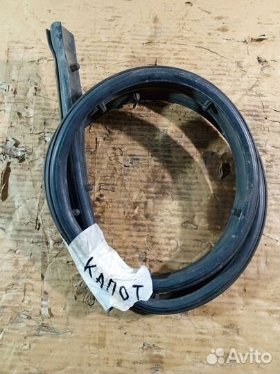 Уплотнитель капота Hyundai Santa Fe