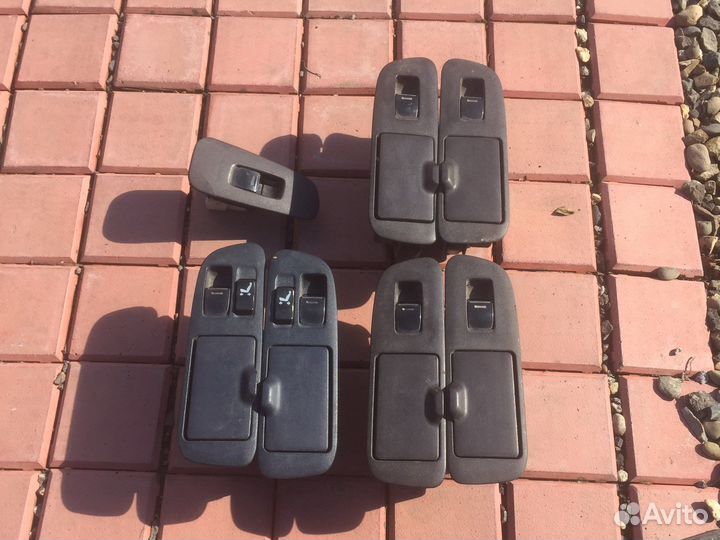 Кнопки стеклоподьемника Toyota crown 141