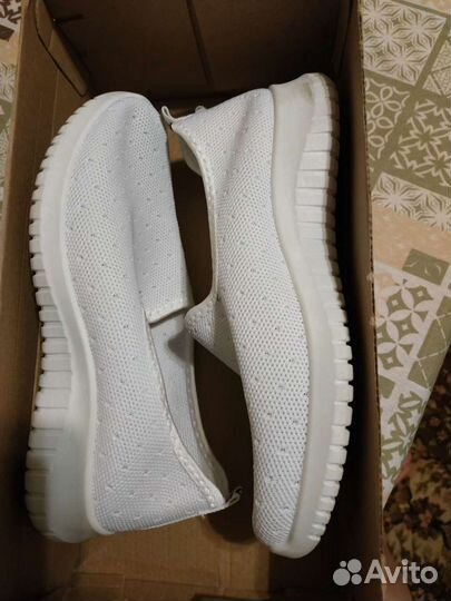 Слипоны, кроссовки, обувь для отдыха