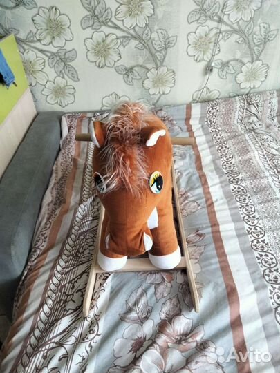 Детская качалка лошадь