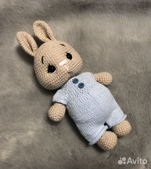 Вязаные игрушки зайка