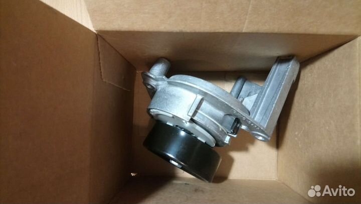 Натяжитель ремня 16620-0W101