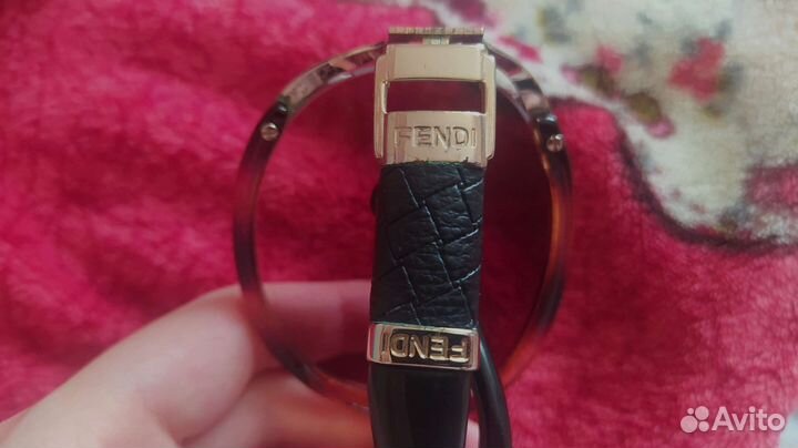 Солнцезащитные очки fendi