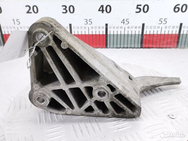 Кронштейн двигателя Opel Astra H/Family рест. 2010