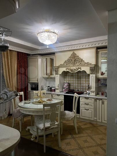 4-к. квартира, 142 м², 2/5 эт.