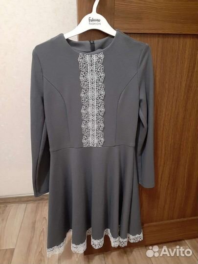 Школьное платье серое