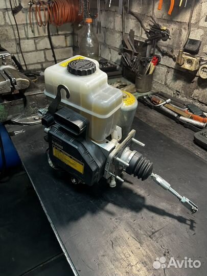 Главный тормозной цилиндр тойота Лэнд Крузер 200