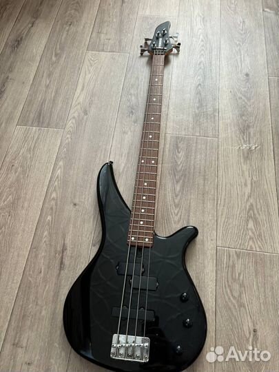 Басс гитара yamaha
