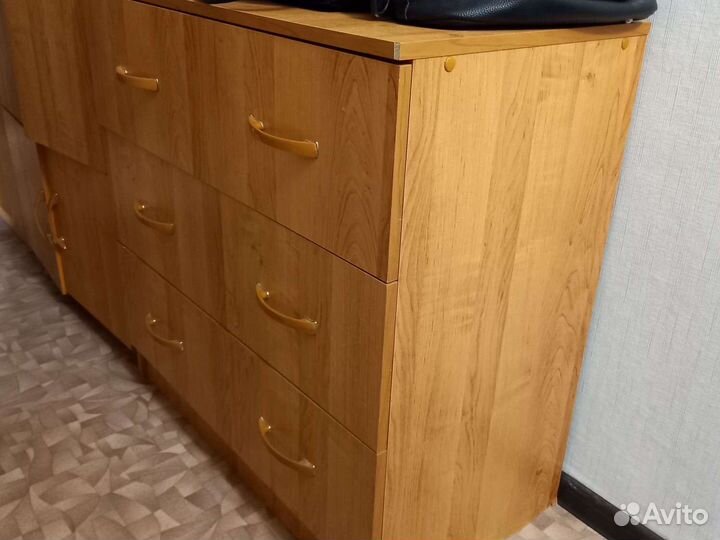 Спальный гарнитур бу ольха.цена 20000