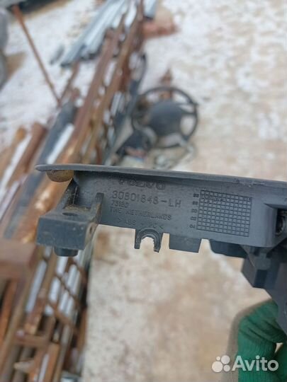 Консоль под Дефлектор воздушный центральный Volvo