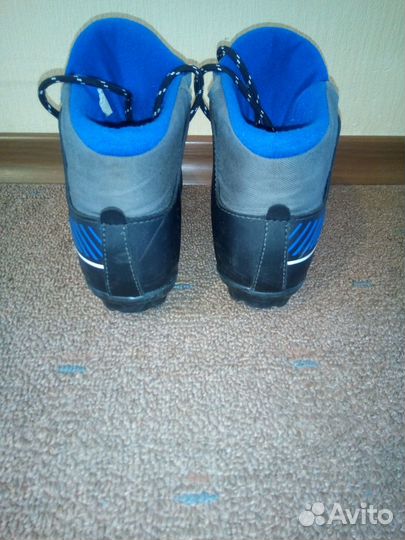 Лыжные ботинки трек 35р nnn