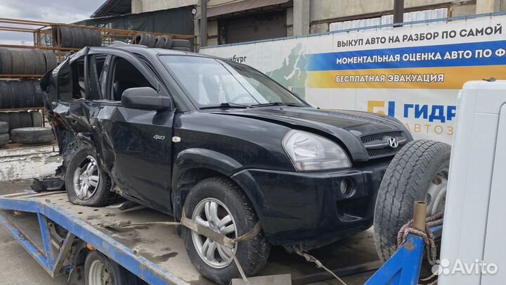 Рамка противотуманной фары правой Hyundai Tucson (JM) 86558-2E000