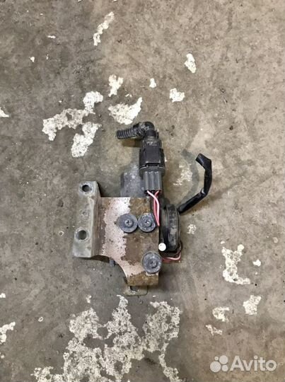 Насос блокировки на Киа Соренто 2005 год