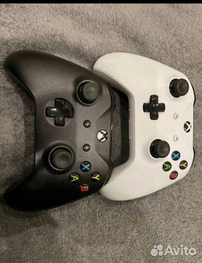 Xbox one s 1tb с 2 геймпадами+игры