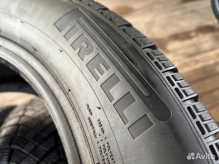 Pirelli Ice Zero 215/60 R17 100T