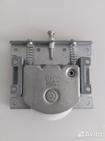 Ролик для двери шкафа купе