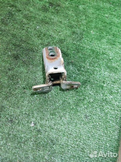 Петля двери передняя правая Haima M3