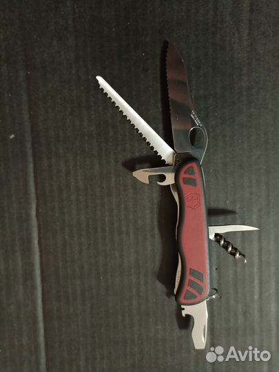 Victorinox Forester One Hand