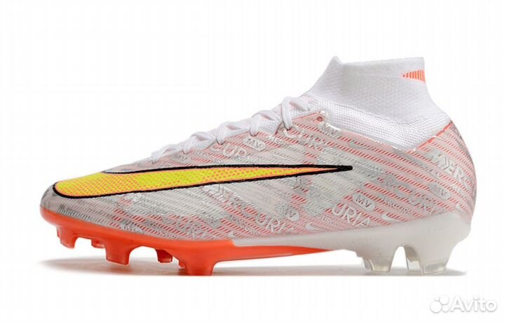 Футбольные бутсы Nike