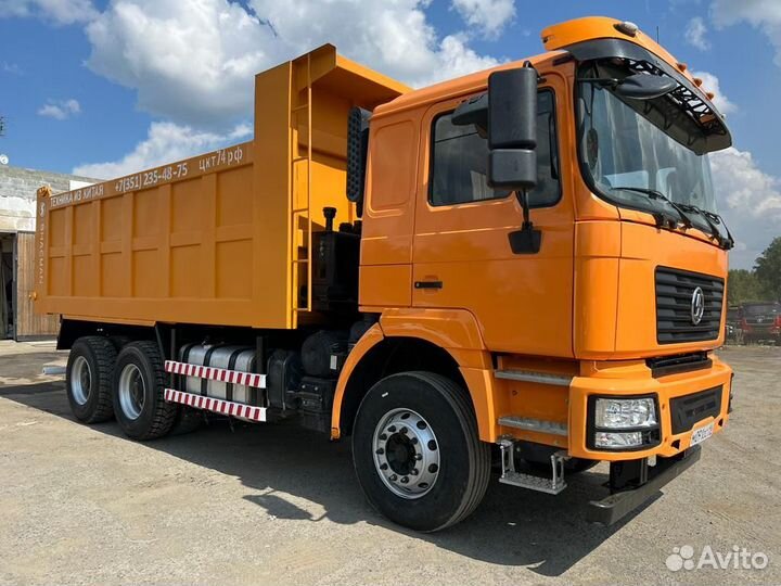 Водитель самосвала