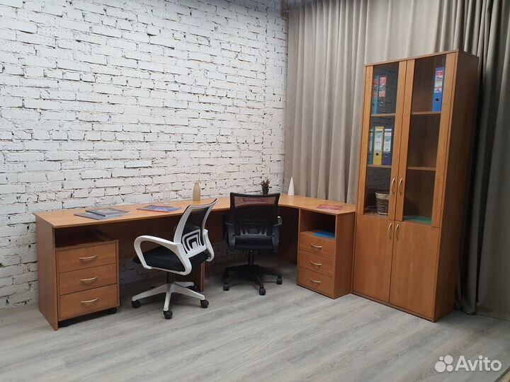 Шкаф со стеклом