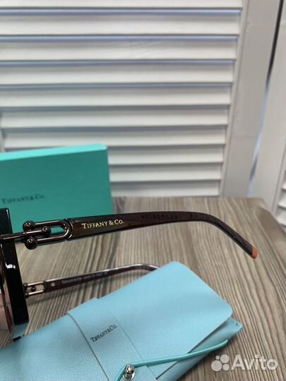 Солнцезащитные очки Tiffany and Co