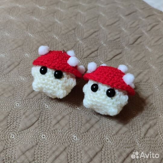 Вязаный брелок-мухомор