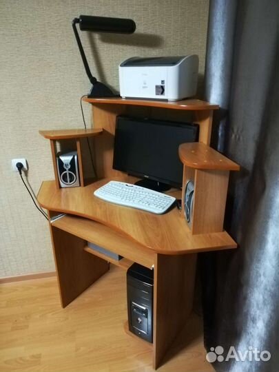 Компьютерный стол угловой