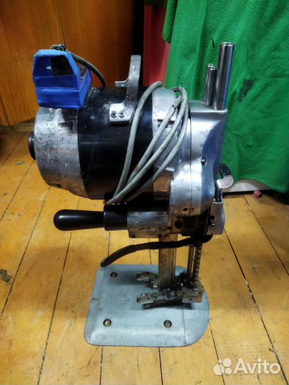 Вертикальный сабельный раскройный нож