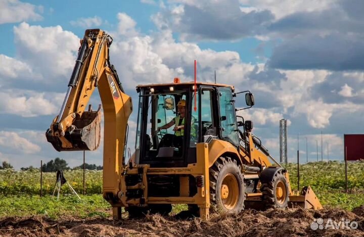 Стекло угловое правое погрузчика Caterpillar 426