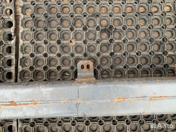 1674548 Усилитель переднего бампера