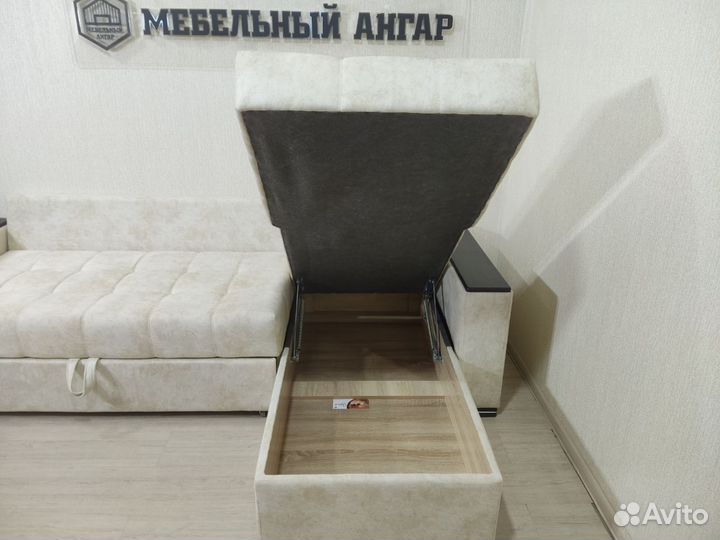 Диван угловой в наличии светлый