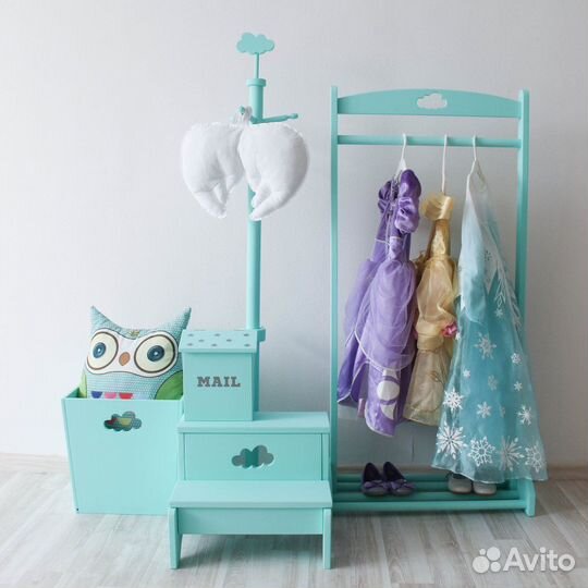 Напольная вешалка для маленьких модниц