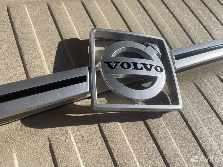 Эмблема решетки радиатора volvo(логотип)
