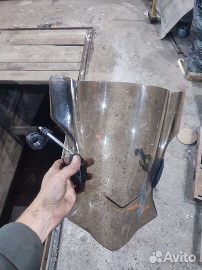 Продаю лобовое защитное стекло обтекатель